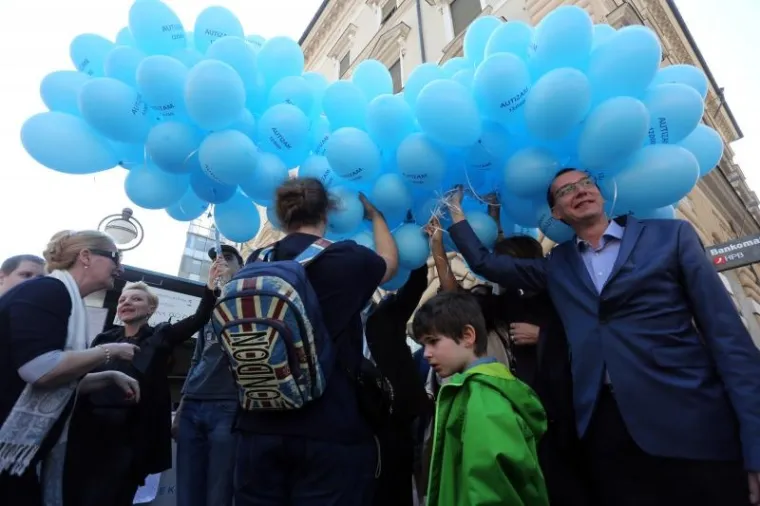Puštanjem plavih balona u Rijeci obilježen Svjetski dan svjesnosti o autizmu