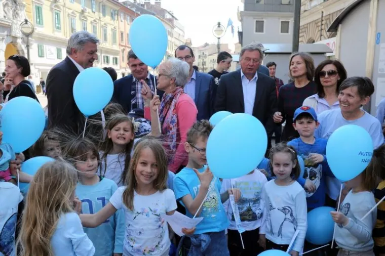 Puštanjem plavih balona u Rijeci obilježen Svjetski dan svjesnosti o autizmu