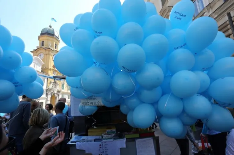 Puštanjem plavih balona u Rijeci obilježen Svjetski dan svjesnosti o autizmu