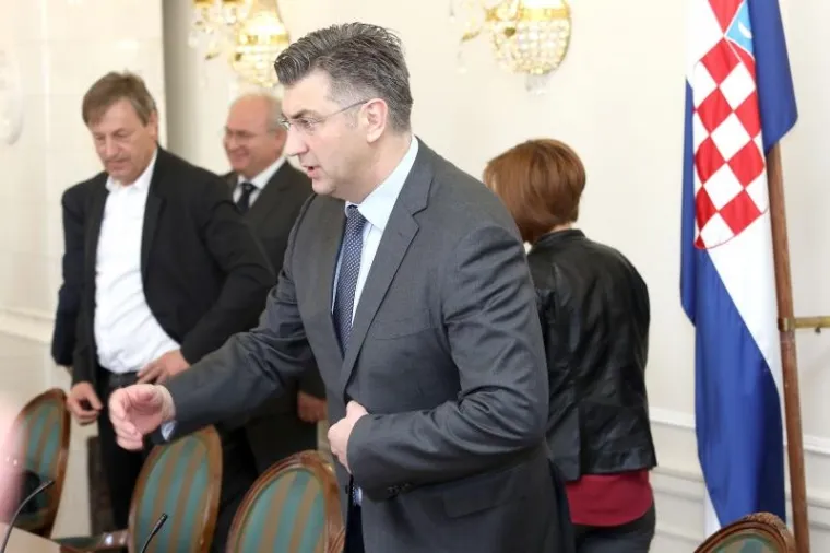 Predstavnici najvećih Agrokorovih dobavljača stigli su na sastanak u Banske dvore s predsjednikom Vlade Andrejem Plenkovićem i ministrima gospodarstva odnosno poljoprivrede.