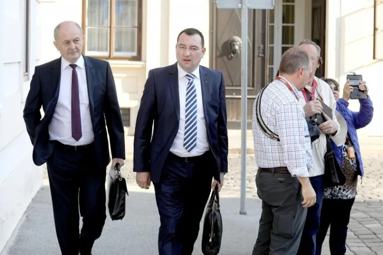 Predstavnici najvećih Agrokorovih dobavljača stigli su na sastanak u Banske dvore s predsjednikom Vlade Andrejem Plenkovićem i ministrima gospodarstva odnosno poljoprivrede.
