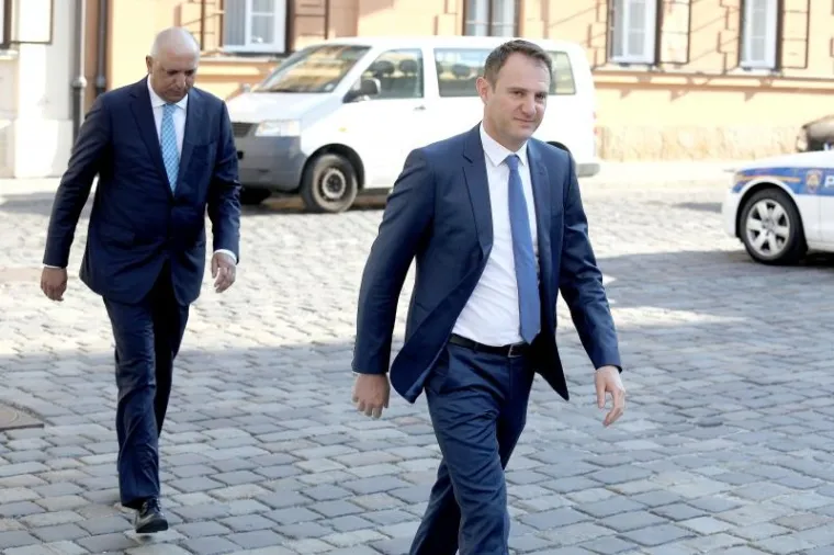 Predstavnici najvećih Agrokorovih dobavljača stigli su na sastanak u Banske dvore s predsjednikom Vlade Andrejem Plenkovićem i ministrima gospodarstva odnosno poljoprivrede.