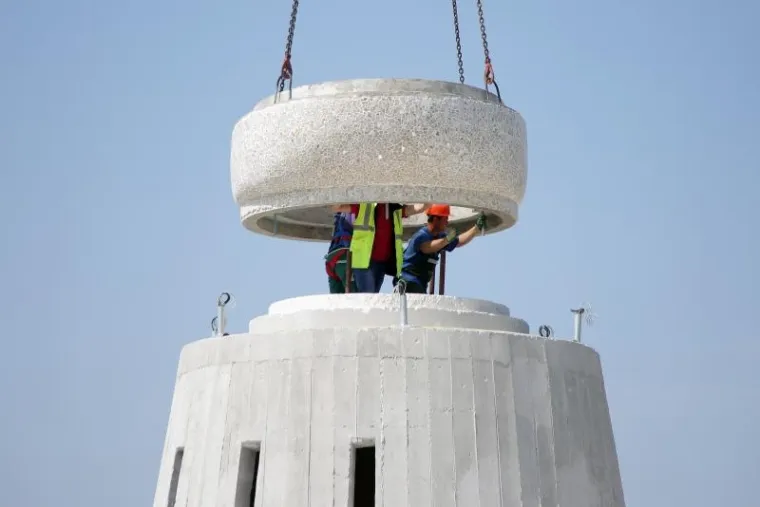 TRI &Scaron;LEPERA DOVEZLA GOSPU: Počela montaža kipa visokog 17 metara