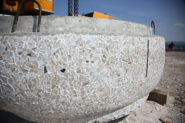 TRI &Scaron;LEPERA DOVEZLA GOSPU: Počela montaža kipa visokog 17 metara