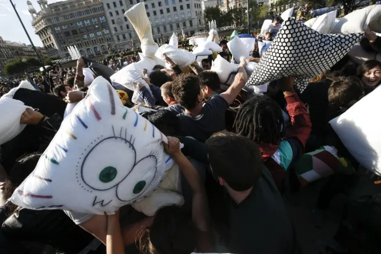 SVJETSKI DAN - ČEGA?! Ako ugledate ovakav prizor na ulici, ne brinite se. Postoji obja&scaron;njenje