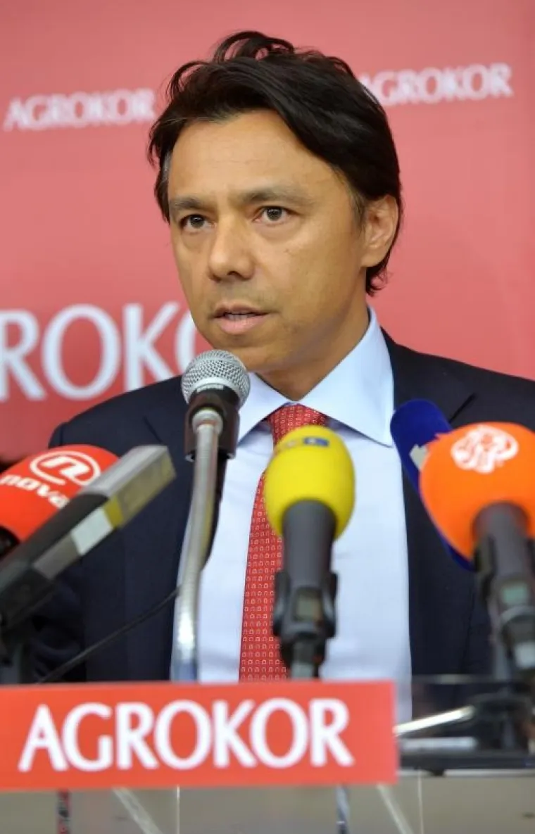 ‘Ja se nadam da nitko neće napustiti Agrokor. Nadam se da ljudi shvaćaju da je važan za zemlju, za regiju i bilo bi šteta kada bi propao. Nema nikakvih jamstava ali moram se odmah usredotočiti na stabilnost i likvidnost. Izvještavat ćemo javnost o našem napretku. Još je rano. Ne znam što će se dogoditi u srednjem roku, ali za sada moramo zaustaviti ovu neposrednu krizu. To je naš prvi cilj.
