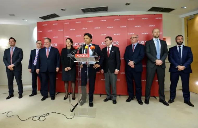 ‘Moj prvi korak je stvoriti stabilnost. To je potrebno kako bih mogao uopće uvesti program restrukturiranja. Pregovarat ćemo s dionicima kako bismo dobili povjerenje. Osigurati stabilnost bit će moj prvi korak čim odem iz ove prostorije. Jedan sam od vodećih profesionalaca u ovoj profesiji i Agrokor ima moju potpunu predanost dok god me žele. Ako ne budem imao njihovo povjerenje, neću više biti ovdje’, dodao je Alvarez.