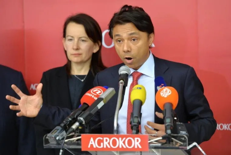 'Ne mogu vam obećati hoće li biti otpuštanja radnika ili ne. Mogu samo reći da je najbolji način da maksimiziramo vrijednost za sve dionike to da ova grupacija ostane netaknuta. Hoćemo li pritom morati otpustiti neke radnike još je prerano reći, ali na moja dva velika prošla projekta nismo to morali učiniti. Dat ćemo sve od sebe no radit ćemo to korak po korak. Prije svega moramo dovesti do stabilnosti. Došlo je do gubitka povjerenja od strane ključnih dionika i moramo se pobrinuti da prije proljeća popravimo ovu situaciju', rekao je Alvarez.