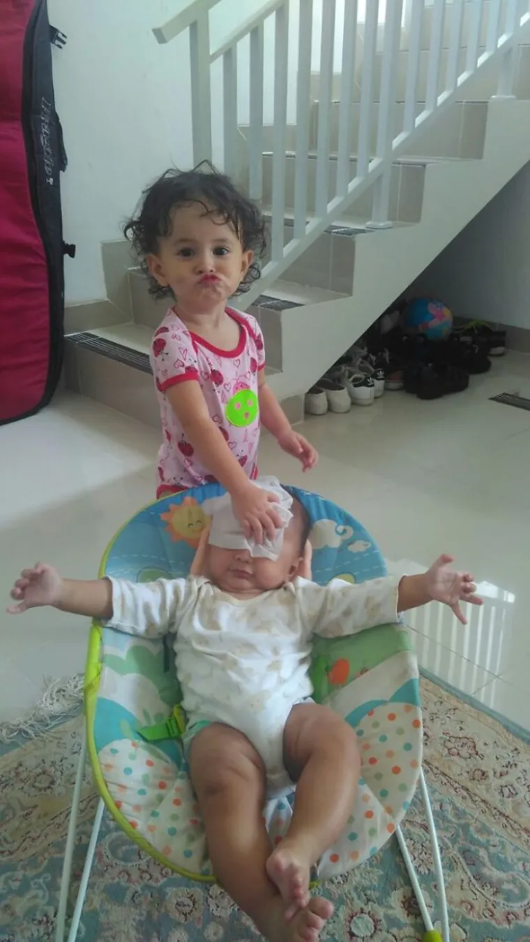 URNEBESNE FOTKE: Uhvatili trenutak kad su shvatili da će dobiti brata ili sestru