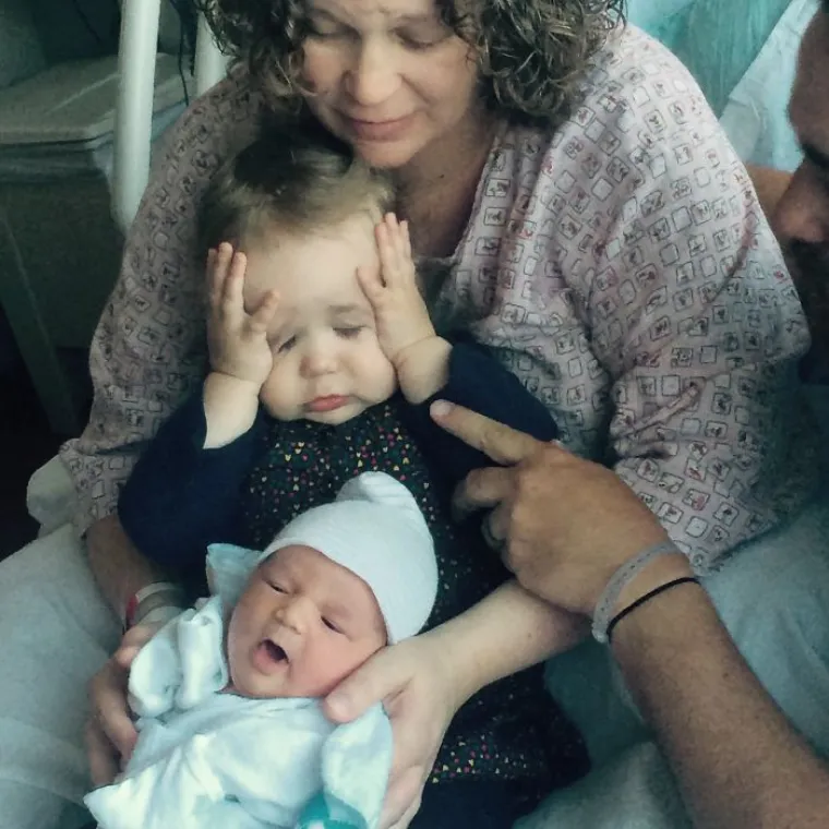 URNEBESNE FOTKE: Uhvatili trenutak kad su shvatili da će dobiti brata ili sestru