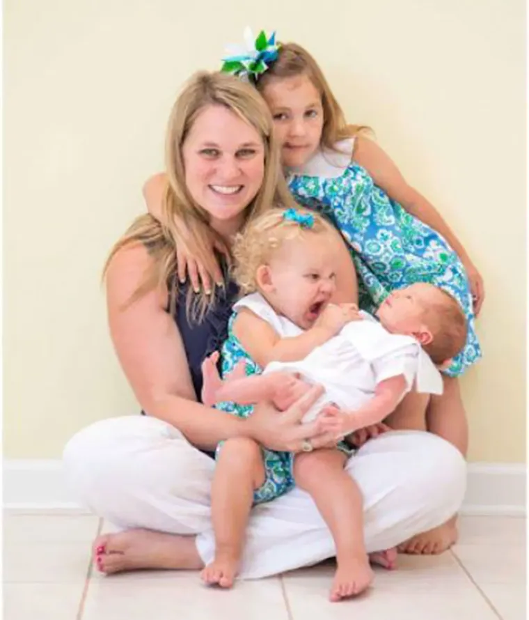 URNEBESNE FOTKE: Uhvatili trenutak kad su shvatili da će dobiti brata ili sestru