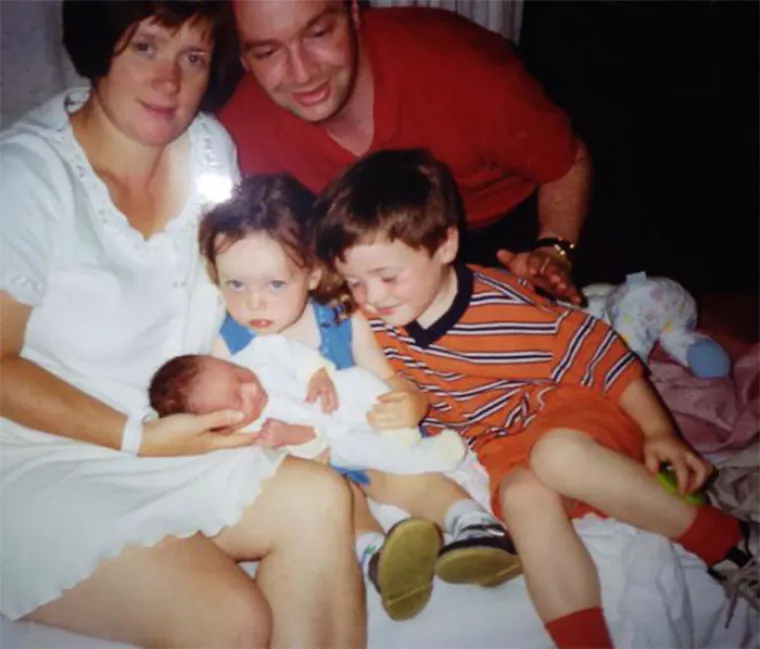 URNEBESNE FOTKE: Uhvatili trenutak kad su shvatili da će dobiti brata ili sestru