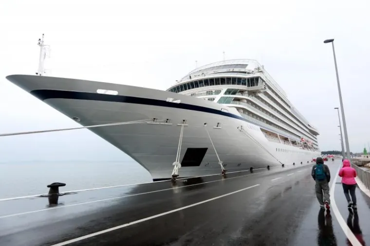 Kruzer Viking Sea uplovio je na novi vanjski gat u Splitu