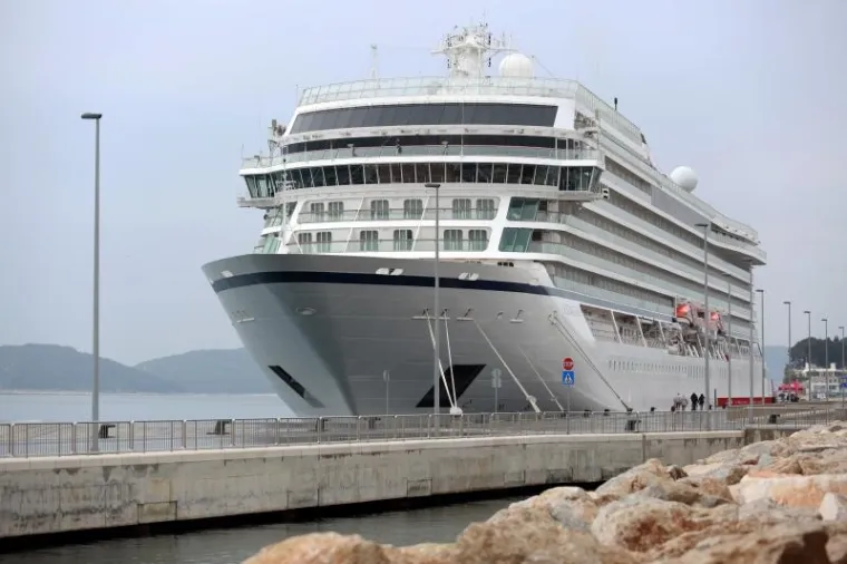 MOĆNI VIKING STIGAO U SPLIT: Kruzer Viking Ocean Cruises prvi je koji je uplovio na novi vanjski gat