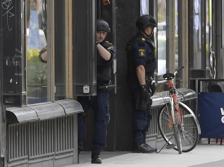 Horor u srcu Stockholma: kamionom se zabio među ljude, raste broj mrtvih