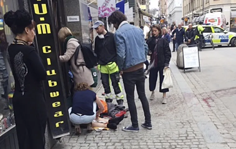 Horor u srcu Stockholma: kamionom se zabio među ljude, raste broj mrtvih