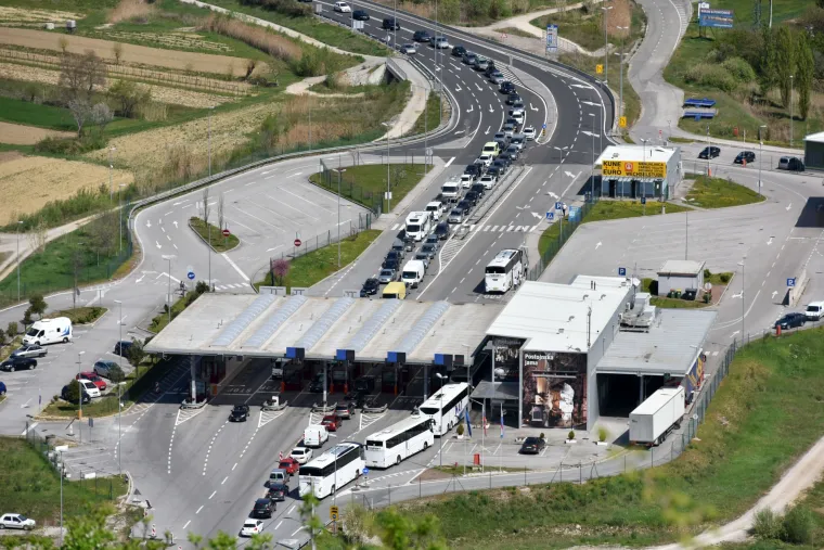 Velike gužve na graničnom prijelazu Ka&scaron;tel