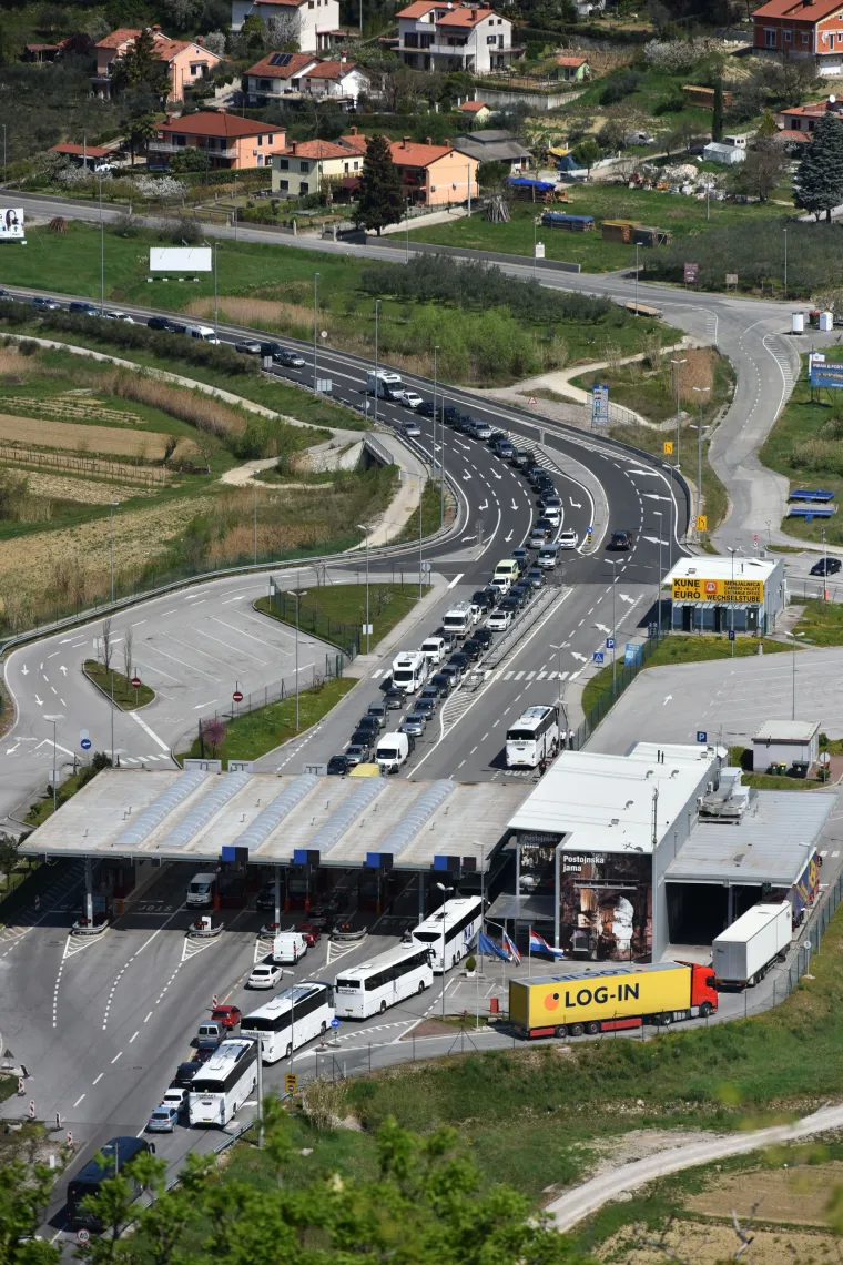 Velike gužve na graničnom prijelazu Ka&scaron;tel