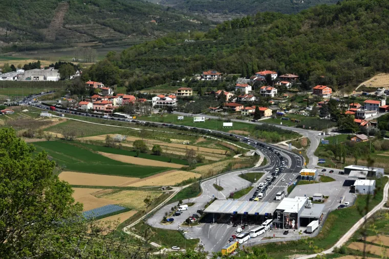 Velike gužve na graničnom prijelazu Ka&scaron;tel