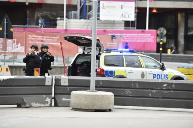 NAPAD U SREDIŠTU STOCKHOLMA: Kamionom se zabio među ljude, najmanje troje mrtvih