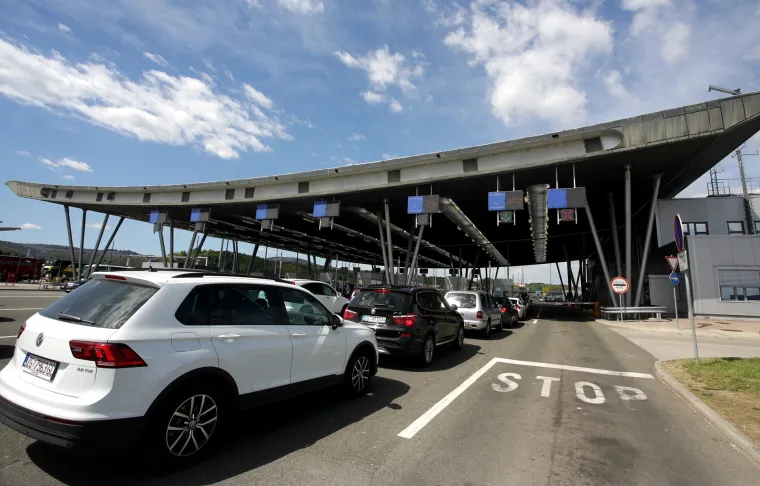 Bregana: Velika prometna gužva na hrvatsko-slovenskoj granici