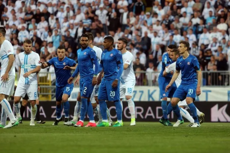 DERBI U SLIKAMA: Rijekini i Dinamovi igrači se ne &scaron;tede u utakmici koja bi mogla odlučiti o prvaku