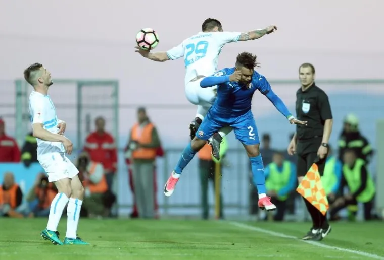 DERBI U SLIKAMA: Rijekini i Dinamovi igrači se ne &scaron;tede u utakmici koja bi mogla odlučiti o prvaku