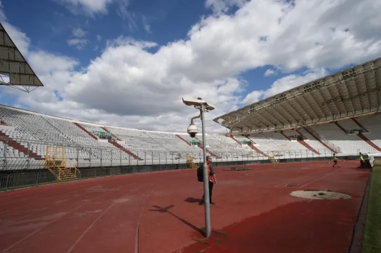 OVAKO IZGLEDA SPLITSKA TUGA: Pogledajte sablasno prazne tribine Poljuda tijekom ogleda Hajduka i Slavena