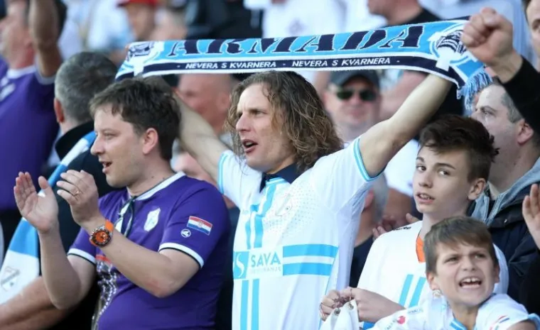 DJELIĆ ATMOSFERE S RUJEVICE: Rijekini navijači grme cijelu utakmicu, a pogledajte i tko je sve do&scaron;ao na nju