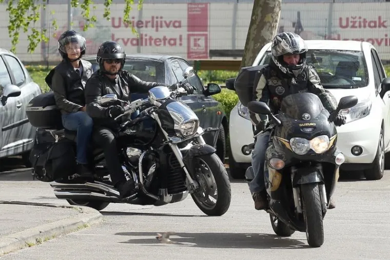 KANDIDATKINJA ZA ZAGREBAČKU GRADONAČELNICU U OPASNOM POTHVATU: Sandra Švaljek 'zajahala' motor