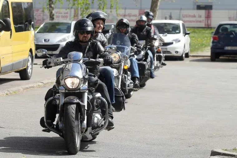 KANDIDATKINJA ZA ZAGREBAČKU GRADONAČELNICU U OPASNOM POTHVATU: Sandra Švaljek 'zajahala' motor