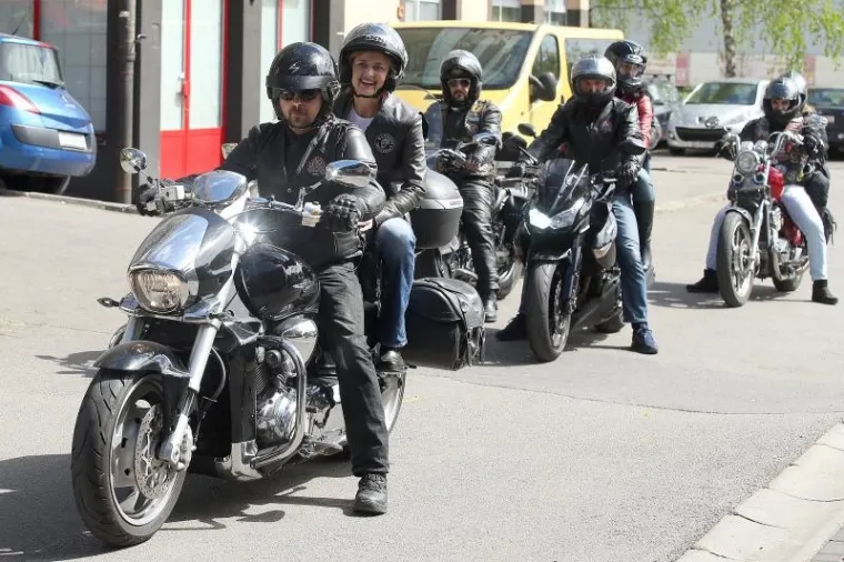 KANDIDATKINJA ZA ZAGREBAČKU GRADONAČELNICU U OPASNOM POTHVATU: Sandra Švaljek 'zajahala' motor