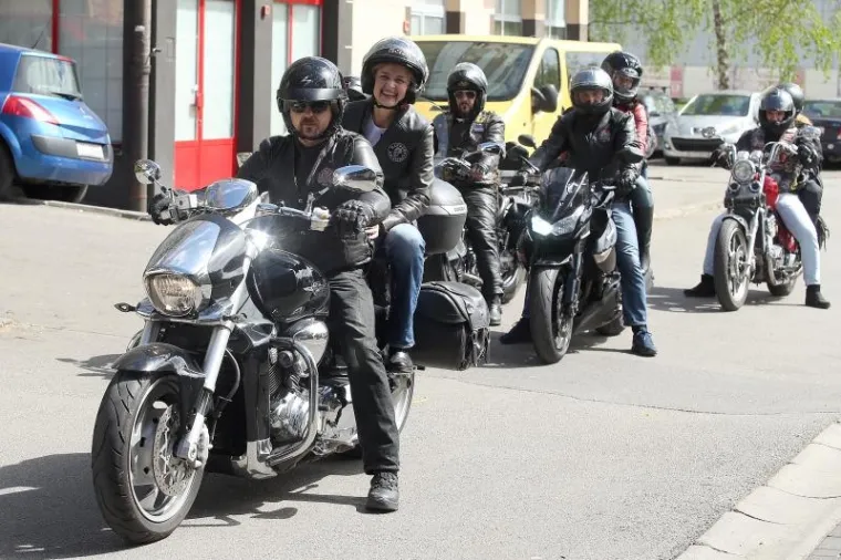 KANDIDATKINJA ZA ZAGREBAČKU GRADONAČELNICU U OPASNOM POTHVATU: Sandra Švaljek 'zajahala' motor