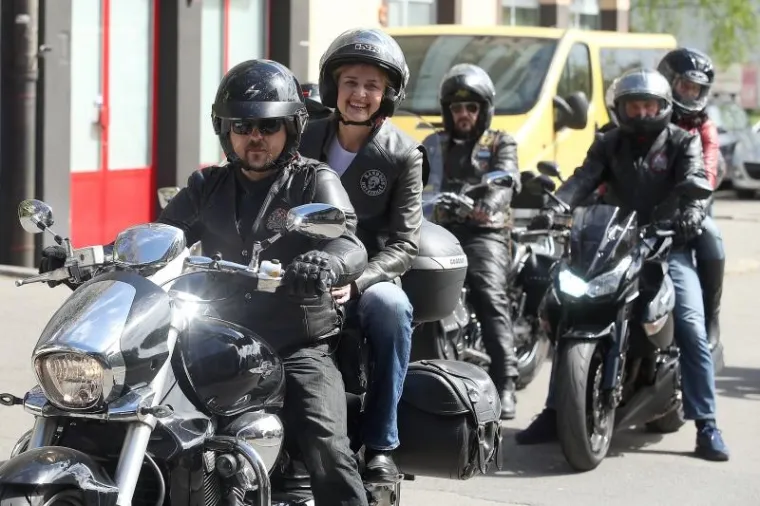 KANDIDATKINJA ZA ZAGREBAČKU GRADONAČELNICU U OPASNOM POTHVATU: Sandra Švaljek 'zajahala' motor