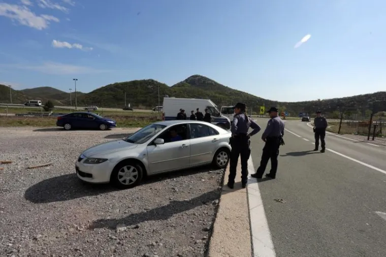 POLICIJA DOČEKALA BOYSE: Dinamovi navijači zaustavljeni na izlazu s autoceste