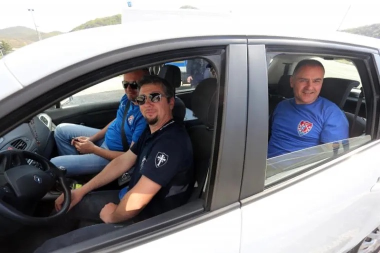 POLICIJA DOČEKALA BOYSE: Dinamovi navijači zaustavljeni na izlazu s autoceste