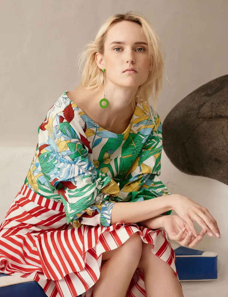 Bluza s tropskim uzorkom- 299,90 kuna, prugasta suknja - 299,90 kuna