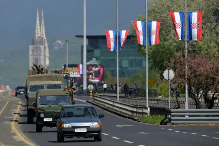TENKOVI NA ZAGREBAČKIM ULICAMA: Snimanje 'Generala' stiglo u glavni grad, Vi&scaron;njić i Vrdoljak iskoristili sunčan dan