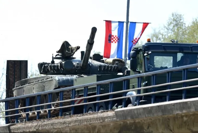 TENKOVI NA ZAGREBAČKIM ULICAMA: Snimanje 'Generala' stiglo u glavni grad, Vi&scaron;njić i Vrdoljak iskoristili sunčan dan