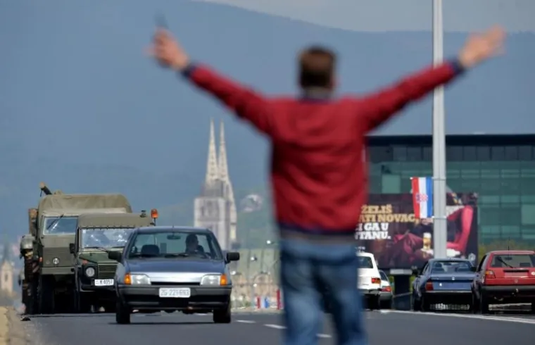 TENKOVI NA ZAGREBAČKIM ULICAMA: Snimanje 'Generala' stiglo u glavni grad, Vi&scaron;njić i Vrdoljak iskoristili sunčan dan