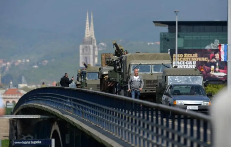 TENKOVI NA ZAGREBAČKIM ULICAMA: Snimanje 'Generala' stiglo u glavni grad, Vi&scaron;njić i Vrdoljak iskoristili sunčan dan
