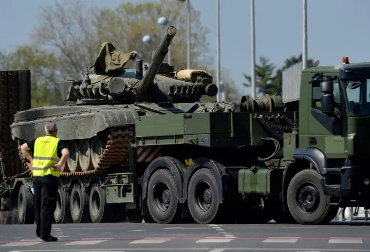 TENKOVI NA ZAGREBAČKIM ULICAMA: Snimanje 'Generala' stiglo u glavni grad, Vi&scaron;njić i Vrdoljak iskoristili sunčan dan