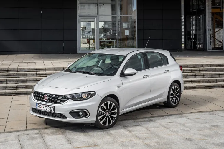 FIAT TIPO HB 1.3 MULTIJET LOUNGE: Prati modne trendove i brzo otklanja sve dvojbe oko kupnje