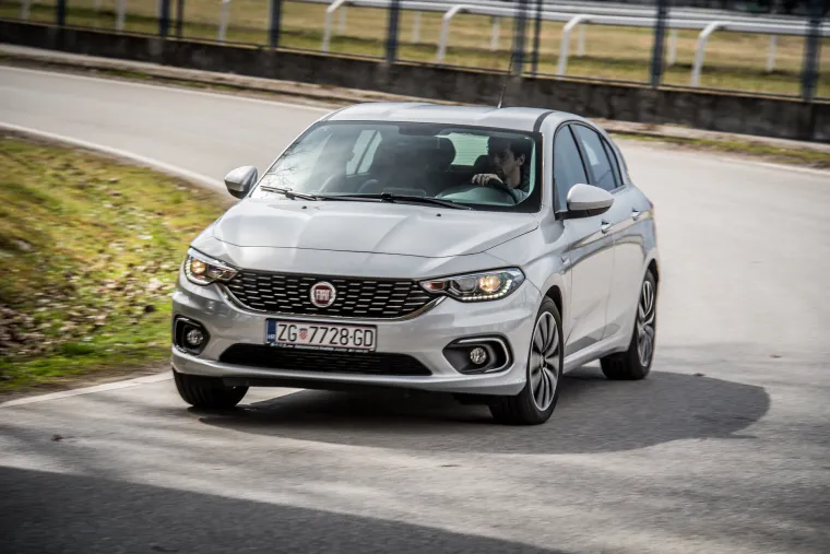 FIAT TIPO HB 1.3 MULTIJET LOUNGE: Prati modne trendove i brzo otklanja sve dvojbe oko kupnje