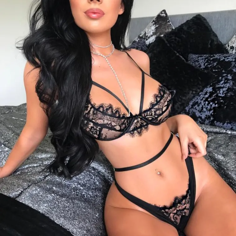 ZA&Scaron;TO BI SE UOPĆE ODIJEVALE? Djevojke imaju jednostavno pitanje, a nitko nije dao dobar odgovor