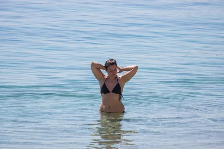 NA DUBROVAČKIM BANJAMA SVE VI&Scaron;E KUPAČA: Sunčano i toplo vrijeme zove na kupanje