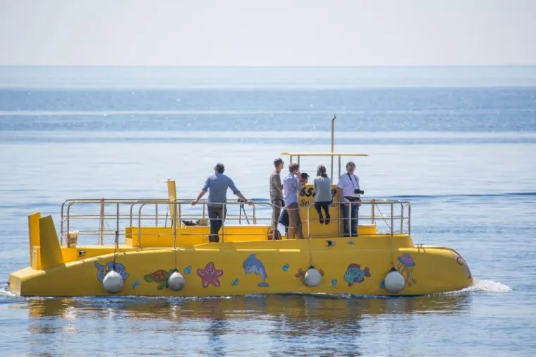 NA DUBROVAČKIM BANJAMA SVE VI&Scaron;E KUPAČA: Sunčano i toplo vrijeme zove na kupanje