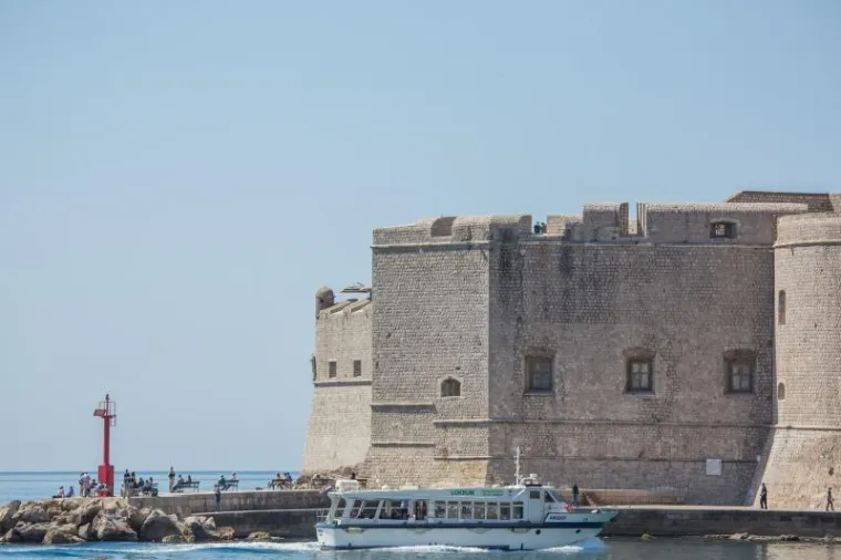 NA DUBROVAČKIM BANJAMA SVE VI&Scaron;E KUPAČA: Sunčano i toplo vrijeme zove na kupanje