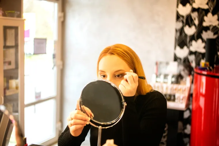 Calligraphy Dip tuš za oči je jako precizan, a ja sam jako koncentrirana - izabrala sam tamnosmeđu nijansu