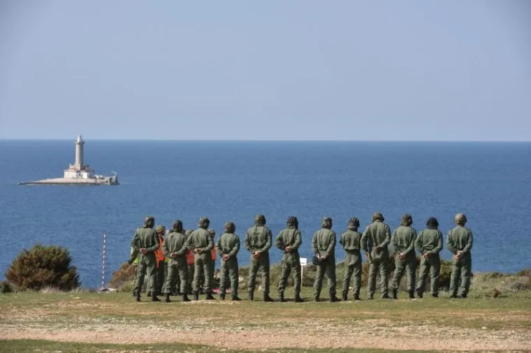 Grabar Kitarović i Pahor na vojnoj vježbi